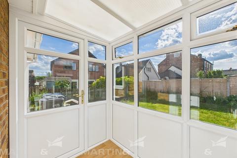 3 Manor Garth, Norton, Doncaster, DN6 9TB