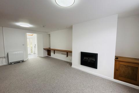 2 bedroom terraced house to rent, Bank Square, St Just