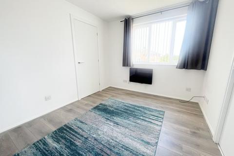 2 bedroom apartment to rent, Lowestoft Drive, Slough