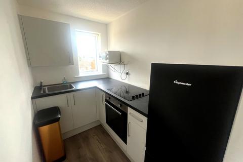 2 bedroom apartment to rent, Lowestoft Drive, Slough