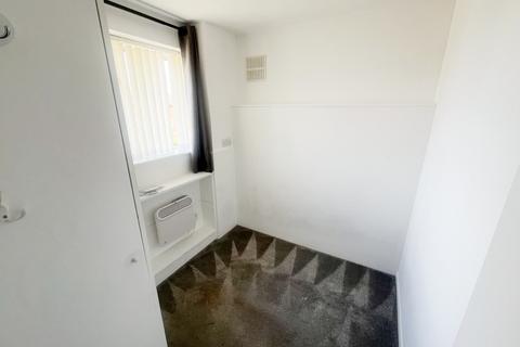 2 bedroom apartment to rent, Lowestoft Drive, Slough