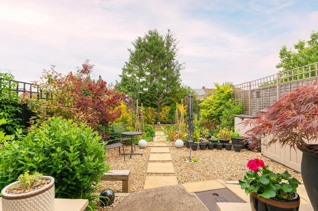 0 J7 ABN - External G.jpg