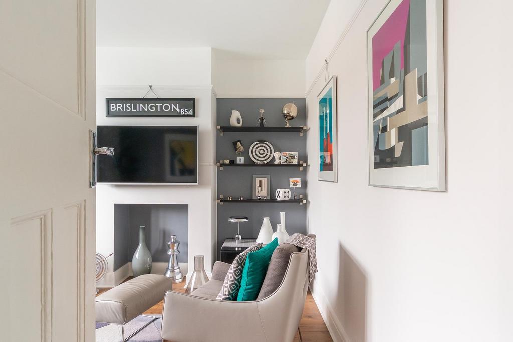 0 J7 ABN - Living Room E.jpg