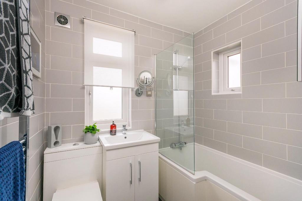 0 J7 ABN - Bathroom B.jpg