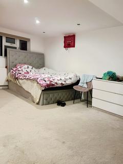 6 bedroom end of terrace house to rent, Michigan Avenue, London E12