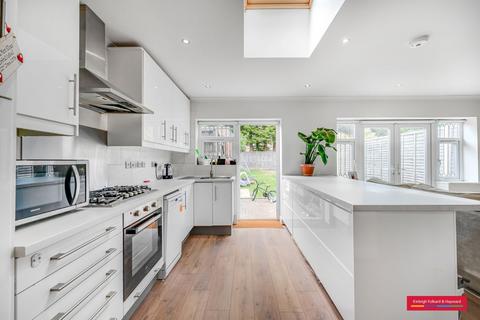 4 bedroom semi-detached house to rent, Cissbury Ring South, London, N12