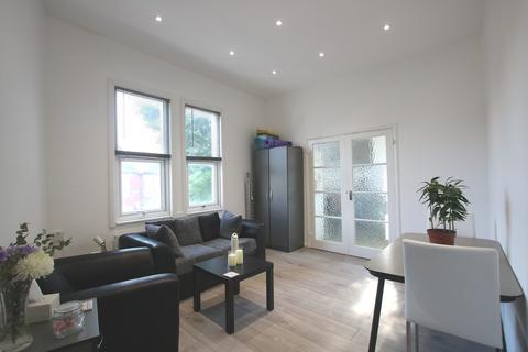 2 bedroom flat to rent, Chapter Road, Dollis Hill