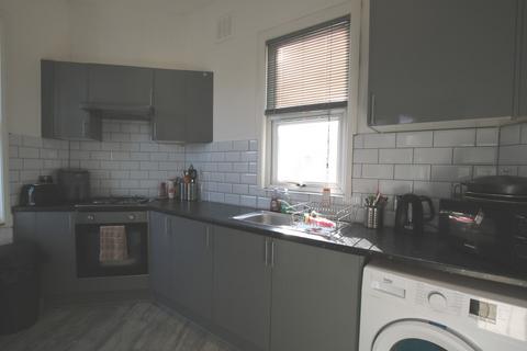 2 bedroom flat to rent, Chapter Road, Dollis Hill
