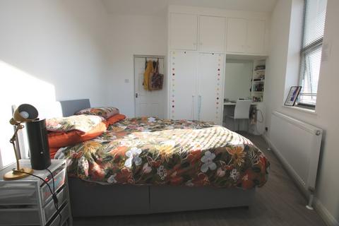 2 bedroom flat to rent, Chapter Road, Dollis Hill