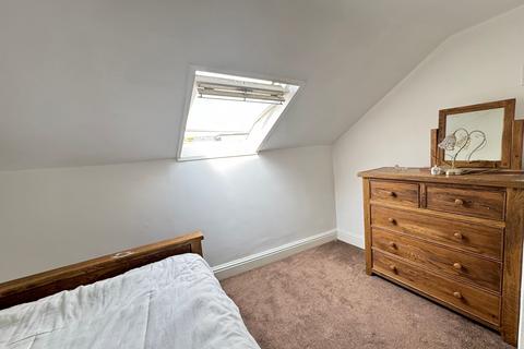3 bedroom flat to rent, Leeds LS6