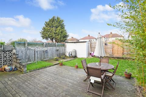 3 bedroom semi-detached bungalow to rent, East Rochester Way, Sidcup DA15