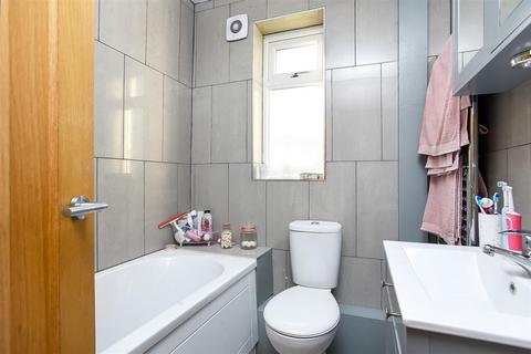 3 bedroom semi-detached bungalow to rent, East Rochester Way, Sidcup DA15