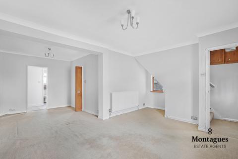 8 Meadow Road, Epping, CM16 5BW