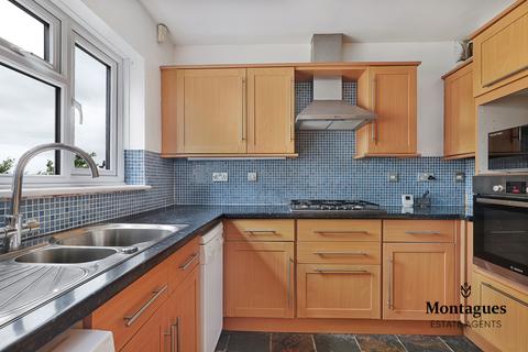 8 Meadow Road, Epping, CM16 5BW