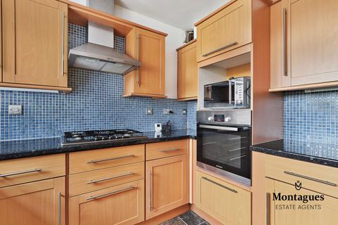 8 Meadow Road, Epping, CM16 5BW