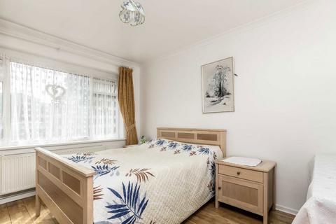 12 Broadlands, Hanworth, Feltham, TW13 6HF