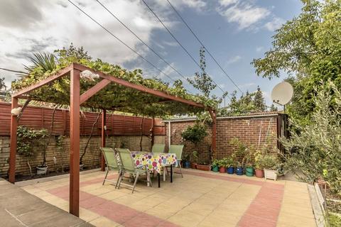12 Broadlands, Hanworth, Feltham, TW13 6HF
