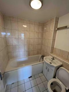 2 bedroom flat for sale, UB2 4XD