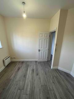2 bedroom flat for sale, UB2 4XD