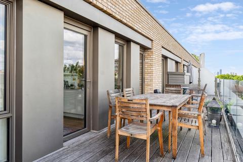 2 bedroom flat for sale, Queens Wharf, 2 Crisp Road, London