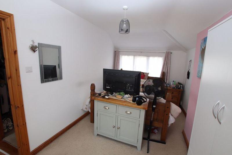 Bed 1 photo 2