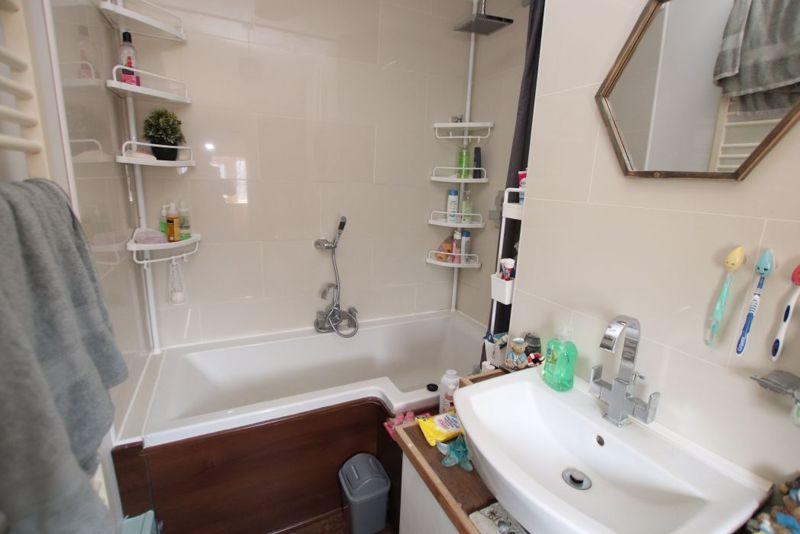 Bathroom photo 2