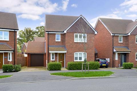 3 bedroom detached house for sale, Longhurst Avenue, Cranleigh