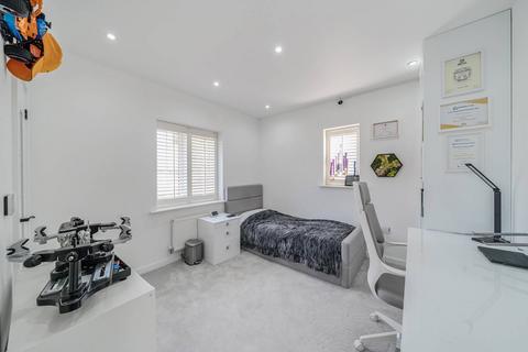 4 bedroom detached house to rent, Metcalfe Avenue, Carshalton Beeches, Carshalton, SM5
