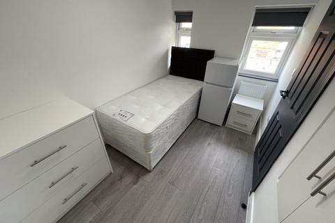 undefined, Gaveston Road, Slough, SL2