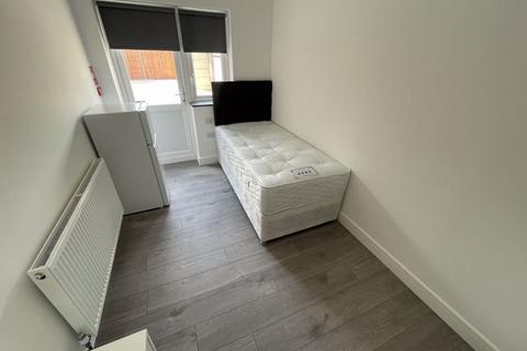 undefined, Gaveston Road, Slough, SL2