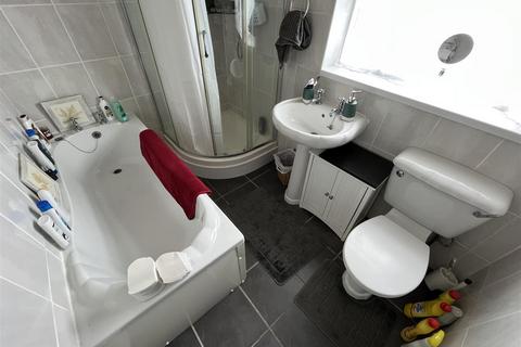 2 bedroom flat for sale, Abergele Road, Colwyn Bay