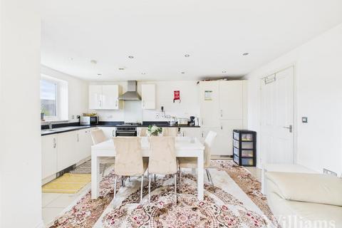 5 bedroom townhouse for sale, Nicholas Charles Crescent, Aylesbury HP18