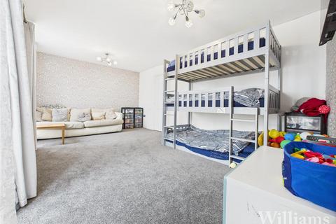 5 bedroom townhouse for sale, Nicholas Charles Crescent, Aylesbury HP18