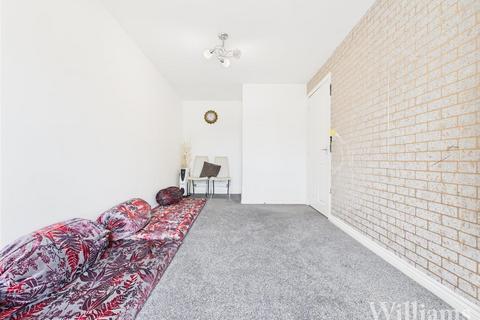 5 bedroom townhouse for sale, Nicholas Charles Crescent, Aylesbury HP18