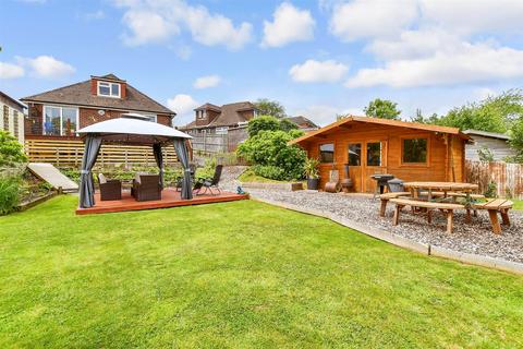 2 bedroom bungalow for sale, Highlands Avenue, Uckfield TN22