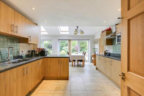 36 Mitchley Hill, South Croydon, CR2 9HB