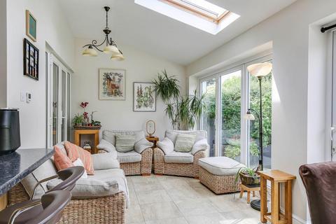 36 Mitchley Hill, South Croydon, CR2 9HB