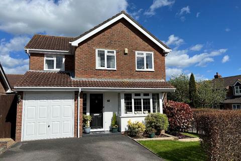 8 Canons Way, Steyning, BN44 3SS