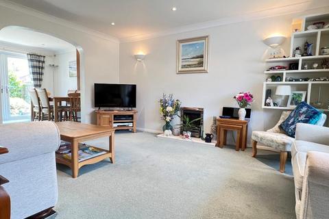 8 Canons Way, Steyning, BN44 3SS