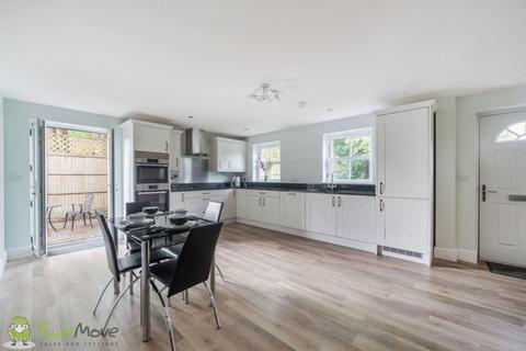3 bedroom detached house for sale, 1a, Fairlawn Road, Tadley RG26