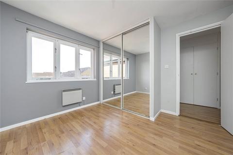 18 Kipling Drive, London, SW19 1TW