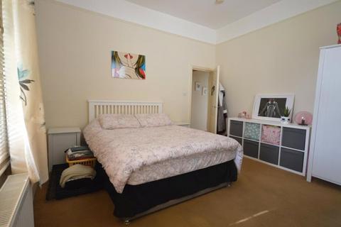 2 bedroom apartment to rent, Lennard Road, Croydon, CR0