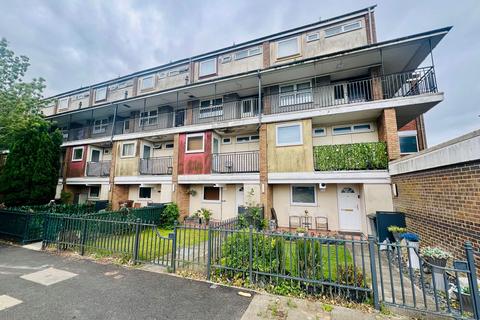 undefined, Arrow Close, Luton, Bedfordshire
