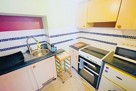 2 bedroom flat to rent, Liverpool Road, Stoke, Stoke-on-Trent, ST4 1AQ