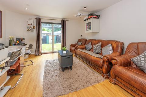 40 Vimy Close, Hounslow, TW4 5AF