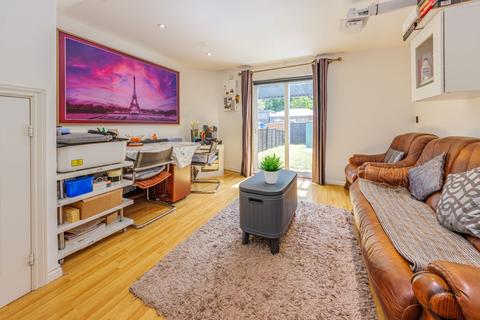 40 Vimy Close, Hounslow, TW4 5AF
