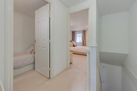 40 Vimy Close, Hounslow, TW4 5AF