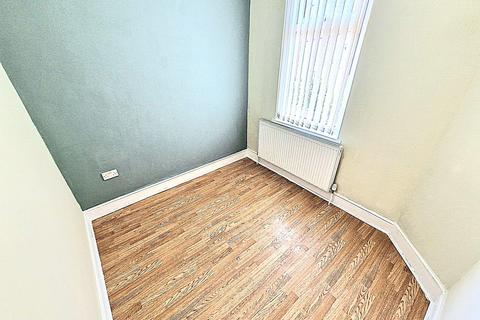 3 bedroom terraced house to rent, Beresford Street, Manchester