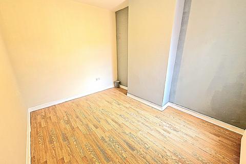 3 bedroom terraced house to rent, Beresford Street, Manchester