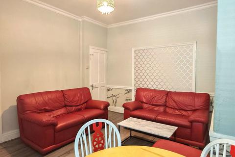 4 bedroom terraced house to rent, Beresford Street, Manchester